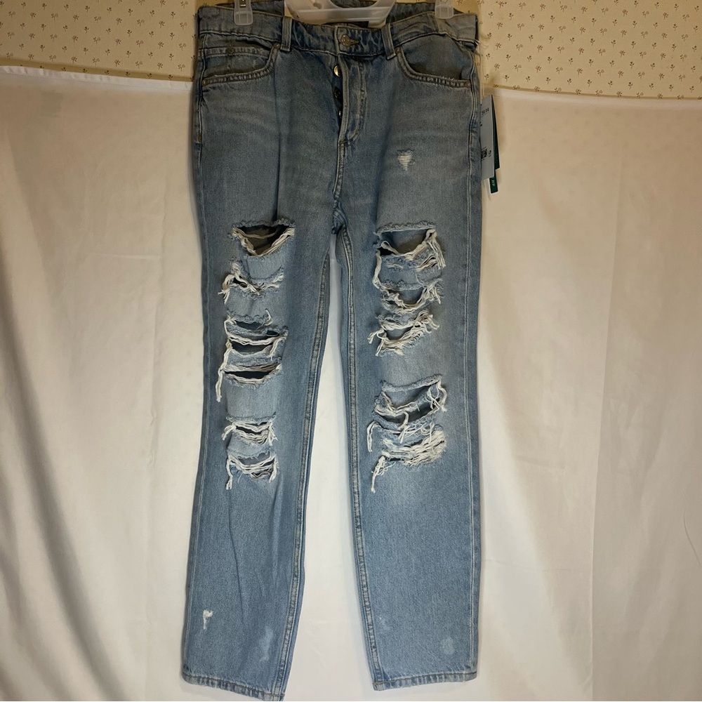 H&M Boyfriend Distressed Jeans
Women's Size 6 Light Wash Ripped
Button Fly